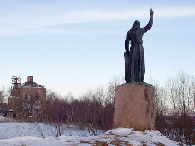 Памятник протопопу Аввакуму в селе Григорово